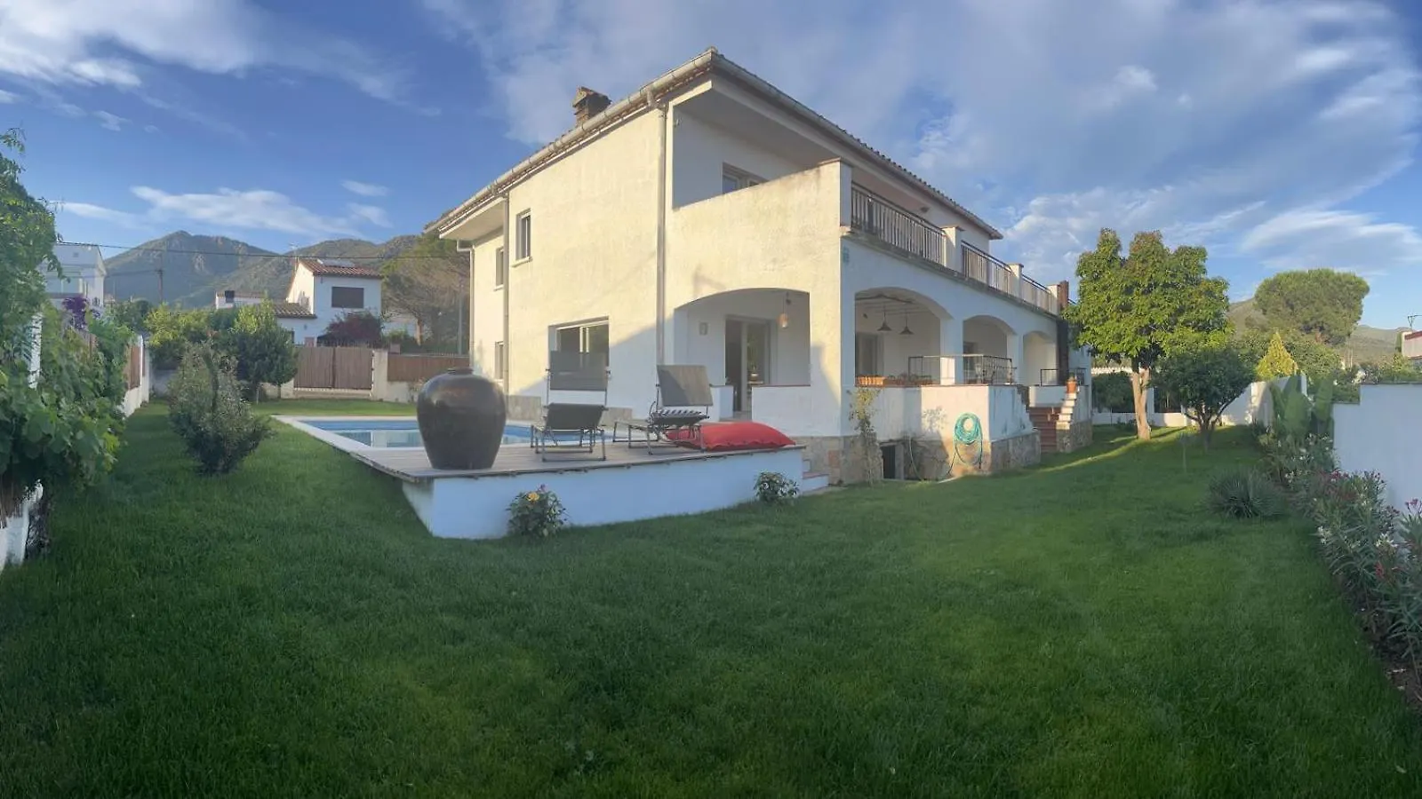 Maison De Vacances Familialle Roses Villa